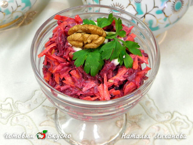 Салат из свеклы с грецкими орехами и чесноком - фото рецепта