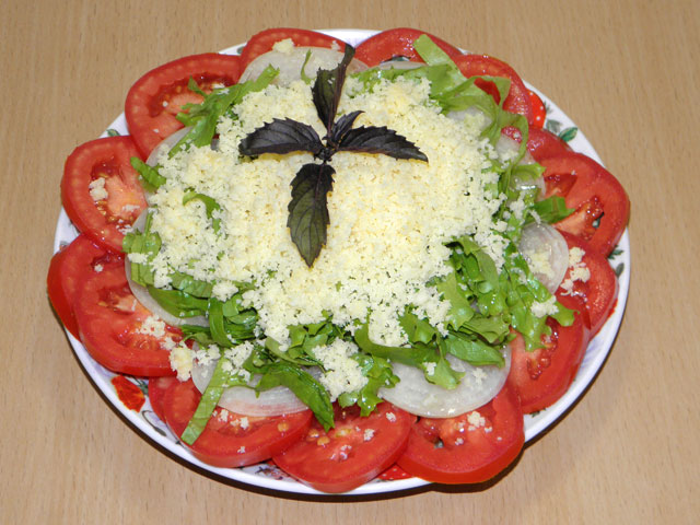 Салат из помидоров с сыром - фото рецепта