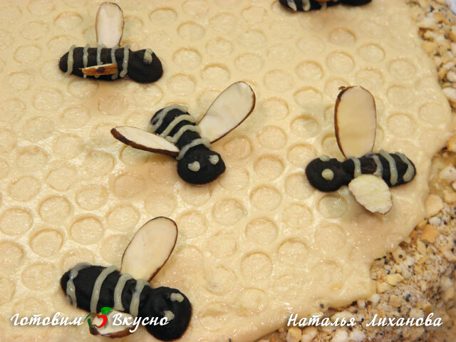Шоколадные пчелы с миндальными крылышками - фото рецепта