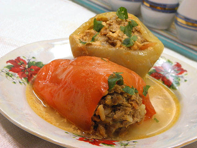 Перец фаршированный мясом и рисом - фото рецепта