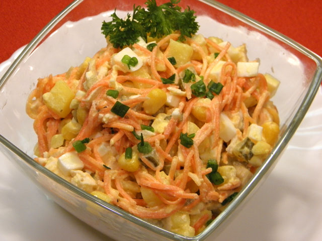 Салат из курицы с корейской морковью и кукурузой - фото рецепта