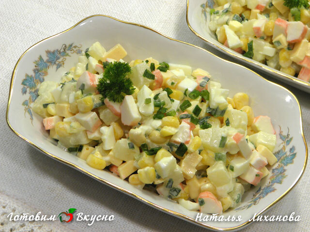 Салат с крабовыми палочками ананасом и сыром - фото рецепта
